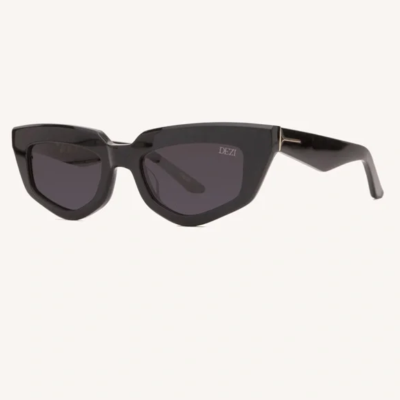 Dezi “On Read” Black Cat-Eye Sunglasses - Picture 1 of 5